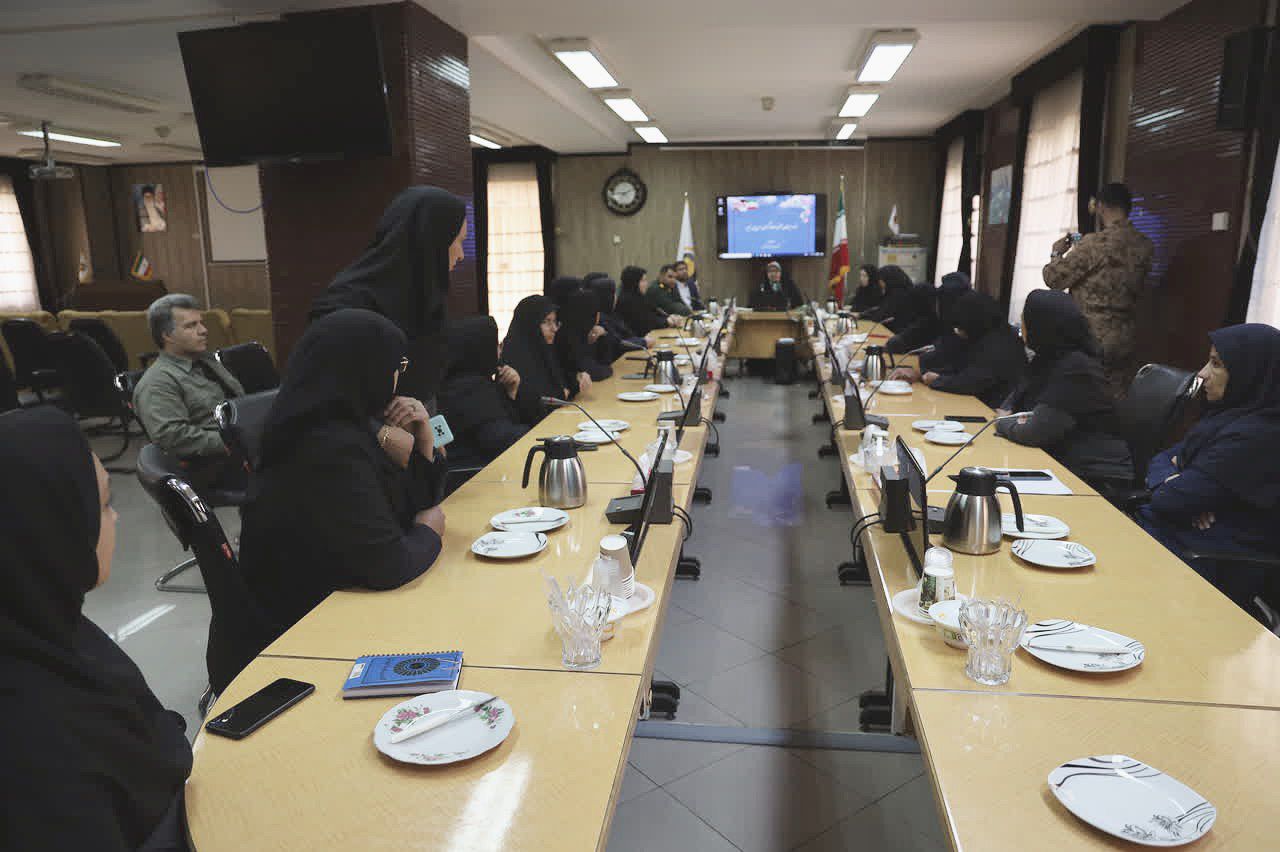 دیدار مدیرکل دفتر امور بانوان و خانواده استانداری کرمان با بانوان شاغل نیروگاه شهید سلیمانی