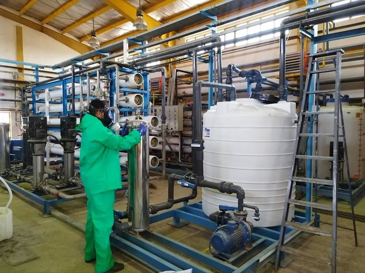 شستشوی شیمیایی سیستم تولید آب مدیای نیروگاه شهید سلیمانی